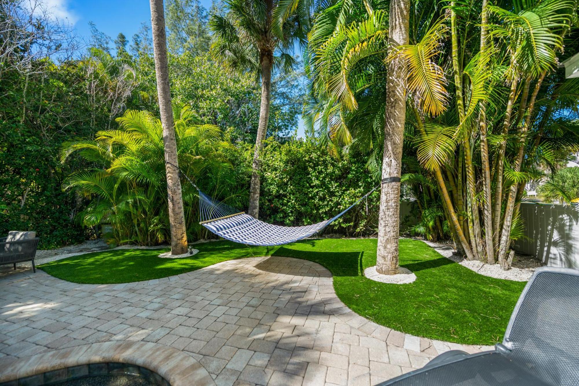 Sandy Pants - Designer Beach Chic Home Steps To Beach Backyard Oasis W Heated Pool Anna Maria Buitenkant foto
