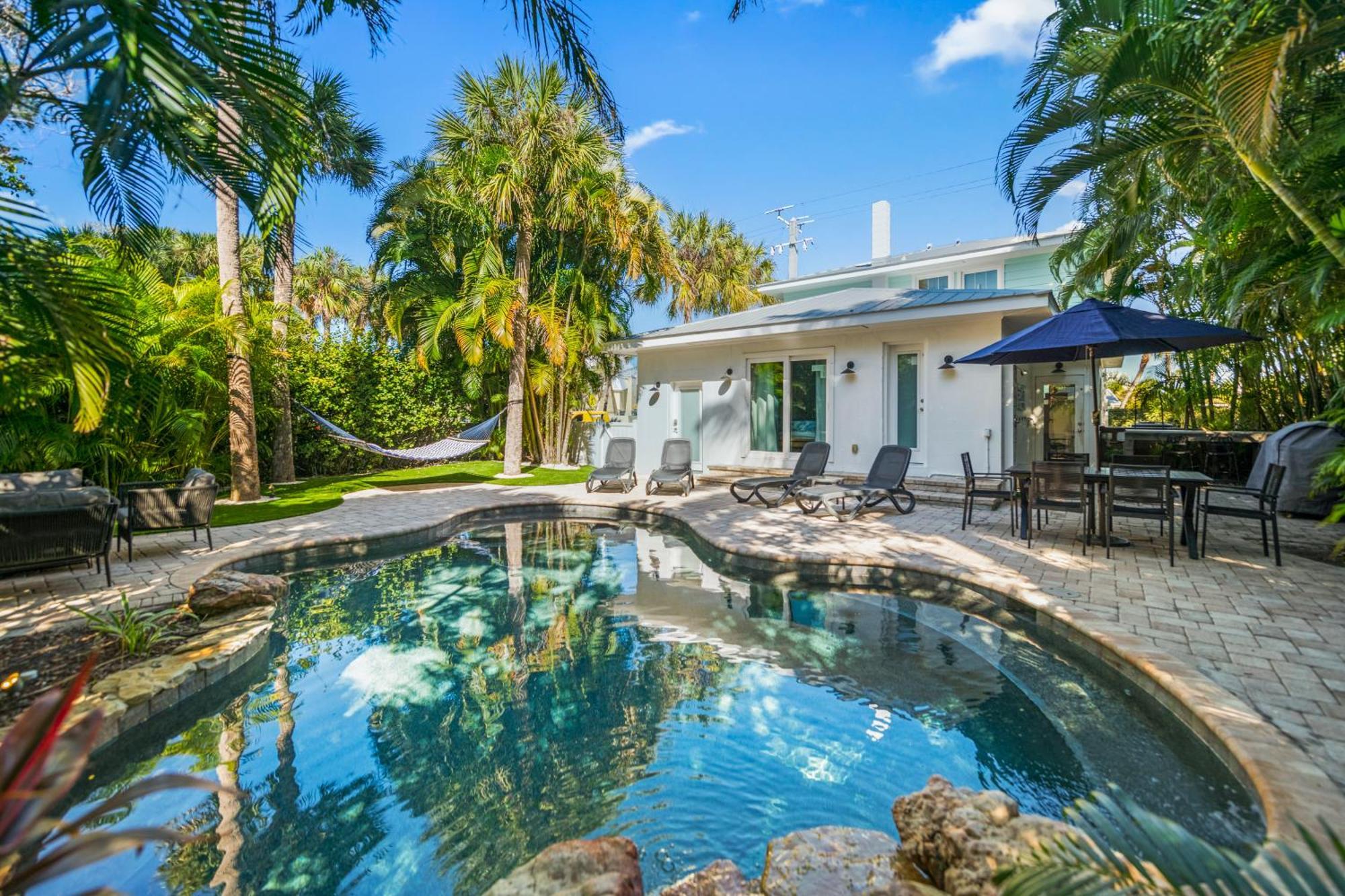 Sandy Pants - Designer Beach Chic Home Steps To Beach Backyard Oasis W Heated Pool Anna Maria Buitenkant foto