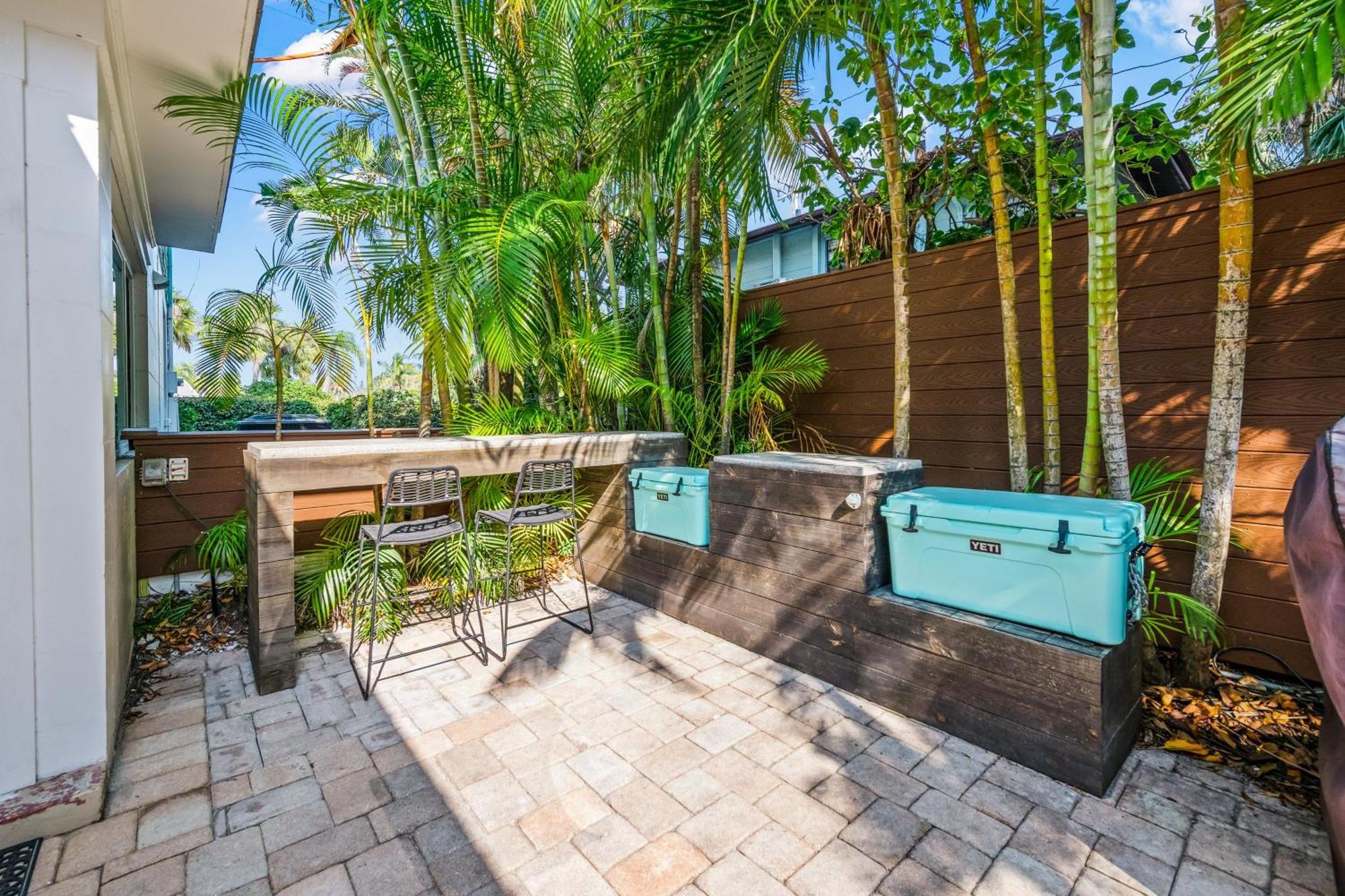 Sandy Pants - Designer Beach Chic Home Steps To Beach Backyard Oasis W Heated Pool Anna Maria Buitenkant foto